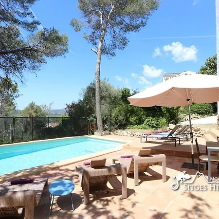 Spacious Balzar With Private Pool, Quiet Location Villa