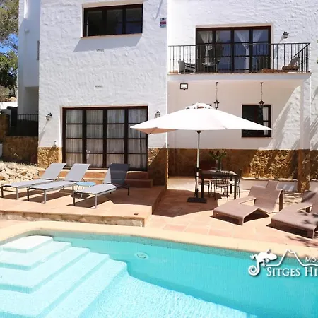 Spacious Balzar With Private Pool, Quiet Location